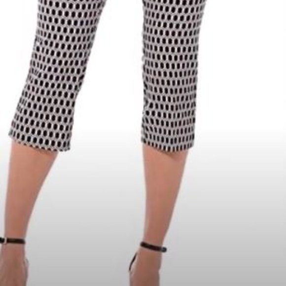 Rekucci Women's Ease into Comfort Capri with Button Detail  Size 4 NWT. - Picture 2 of 9